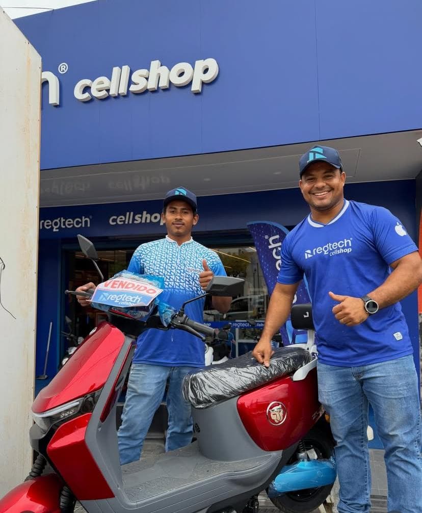 cliente recebendo na loja